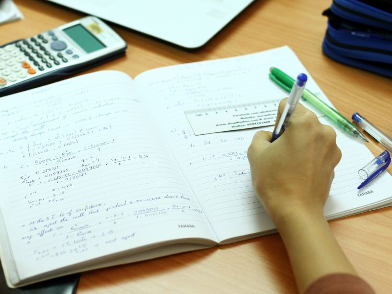 Lộ trình học Quản trị kinh doanh tại các trường cao đẳng