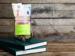 Mức học phí của hệ cao đẳng từ xa thấp hơn so với các hệ đào tạo khác