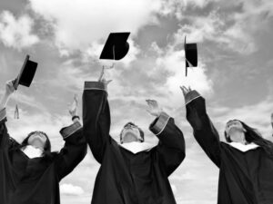 Thời gian học cao đẳng từ 2-3 năm học